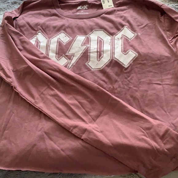 Cropped, long sleeve AC DC shirt - Picture 3 of 4